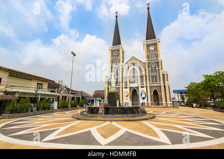 La Chiesa cattolica e la Santa Maria statua - Maephra Patisonti Niramon Chiesa di Chanthaburi, Thailandia Foto Stock