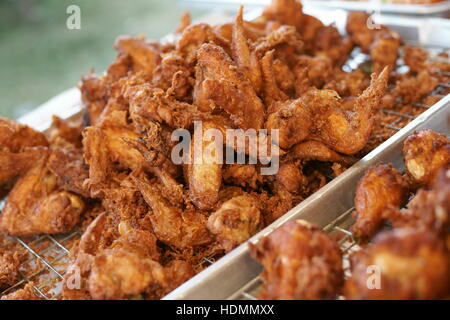 Chiuso fino in stile Tailandese pollo fritto ala Foto Stock