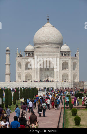 Il Taj Mahal mausoleo,vista sud ,Uttar Pradesh, India Foto Stock