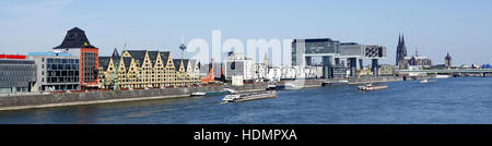 Kap edificio per uffici, Silo 23, Silo23, Siebenbirge residential estate, Kranhäuser o gru case, Rheinauhafen, Dom Colonia Foto Stock