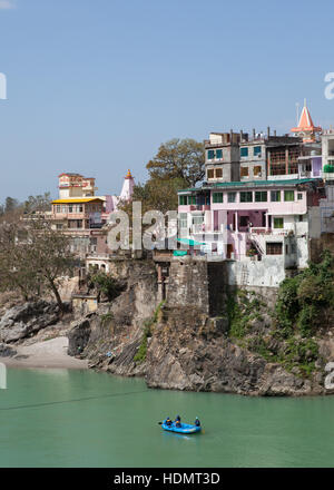 Angolo di alta vista del Fiume Gange a Rishikesh, Uttarakhand, India Foto Stock