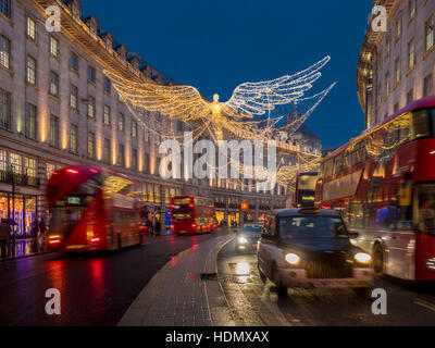 Luminarie di Natale in Regent Street, Londra, Regno Unito. Foto Stock