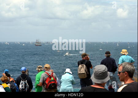 Sydney, Australia - 26 dicembre 2012. I partecipanti yachts ha raggiunto il mare di Tasmania. Gli spettatori a guardare la gara dalla testa del sud. Sydney Hobart Yach Foto Stock