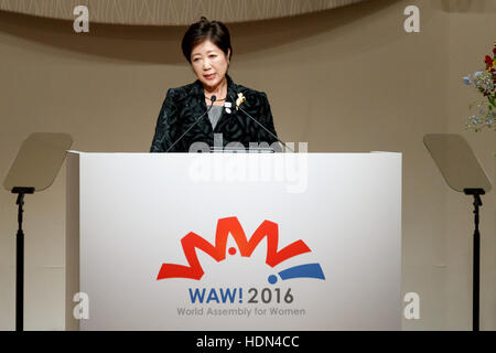 Tokyo, Giappone. Xiii Dec, 2016. Il Governatore di Tokyo Yuriko Koike parla durante l Assemblea mondiale per le donne : WAW! 2016 Il 13 dicembre 2016, Tokyo, Giappone. Leader femmina dalla politica, business, sport e società stanno frequentando WAW! 2016 per discutere il ruolo delle donne nei loro paesi e affiliazioni. Il Giappone sta cercando di aumentare la partecipazione delle donne al lavoro e Abe administration impostare un obiettivo di aumentare la quota delle donne nei ruoli di gestione per il 30 percento entro il 2020. Credito: Aflo Co. Ltd./Alamy Live News Foto Stock