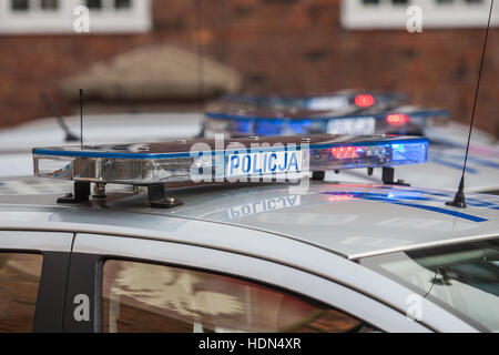 Gdansk, Polonia. Xiii Dec, 2016. Tre nuove macchine e nuovi farmaci analyzer di avviare il funzionamento in Pomerania polizia. Auto e macchina da laboratorio è stato acquistato dal Maresciallo di Pomerania Mieczyslaw Struk e ufficialmente trasmesso alla Polica al Biskupia Gorka quartier generale della polizia di Gdansk Credito: Michal Fludra/Alamy Live News Foto Stock