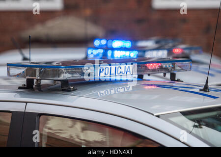 Gdansk, Polonia. Xiii Dec, 2016. Tre nuove macchine e nuovi farmaci analyzer di avviare il funzionamento in Pomerania polizia. Auto e macchina da laboratorio è stato acquistato dal Maresciallo di Pomerania Mieczyslaw Struk e ufficialmente trasmesso alla Polica al Biskupia Gorka quartier generale della polizia di Gdansk Credito: Michal Fludra/Alamy Live News Foto Stock