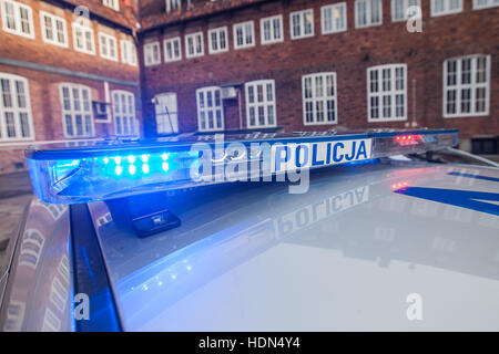 Gdansk, Polonia. Xiii Dec, 2016. Tre nuove macchine e nuovi farmaci analyzer di avviare il funzionamento in Pomerania polizia. Auto e macchina da laboratorio è stato acquistato dal Maresciallo di Pomerania Mieczyslaw Struk e ufficialmente trasmesso alla Polica al Biskupia Gorka quartier generale della polizia di Gdansk Credito: Michal Fludra/Alamy Live News Foto Stock