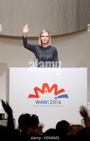 Tokyo, Giappone. Xiii Dec, 2016. Marne Levine, COO di Instagram parla durante l Assemblea mondiale per le donne : WAW! 2016 Il 13 dicembre 2016, Tokyo, Giappone. Leader femmina dalla politica, business, sport e società stanno frequentando WAW! 2016 per discutere il ruolo delle donne nei loro paesi e affiliazioni. Credito: Aflo Co. Ltd./Alamy Live News Foto Stock