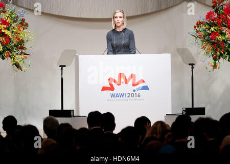 Tokyo, Giappone. Xiii Dec, 2016. Marne Levine, COO di Instagram parla durante l Assemblea mondiale per le donne : WAW! 2016 Il 13 dicembre 2016, Tokyo, Giappone. Leader femmina dalla politica, business, sport e società stanno frequentando WAW! 2016 per discutere il ruolo delle donne nei loro paesi e affiliazioni. Credito: Aflo Co. Ltd./Alamy Live News Foto Stock