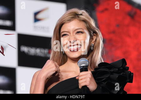 Tokyo, Giappone. Xiii Dec, 2016. L'attrice Rola assiste la premiere mondiale del film "Resident Evil: il capitolo finale' a Tokyo in Giappone il 13 dicembre 2016. Credito: AFLO/Alamy Live News Foto Stock