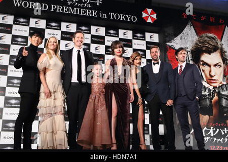 Tokyo, Giappone. Xiii Dec, 2016. L'attrice Milla Jovovich e membri del cast frequentare il mondo premiere del film "Resident Evil: il capitolo finale' a Tokyo in Giappone il 13 dicembre 2016. Credito: AFLO/Alamy Live News Foto Stock