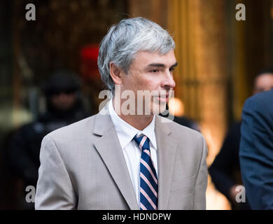 New York, Stati Uniti d'America. Il 14 dicembre, 2016. Alfabeto CEO Larry Page è visto al di fuori di Trump Tower a New York, NY, STATI UNITI D'AMERICA poco dopo aver lasciato la costruzione su dicembre 14, 2016. Credito: Albin Lohr-Jones/Piscina via CNP /MediaPunch Credito: MediaPunch Inc/Alamy Live News Foto Stock