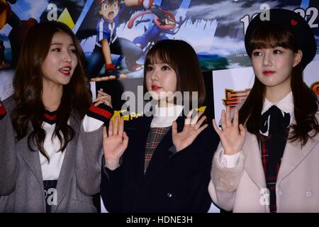 Seul in Corea. Xiv Dic, 2016. GFRIEND assiste VIP premiere di Pok¨¦mon il filmato: Volcanion e la meraviglia di meccanica a Seul, in Corea il 14 dicembre, 2016.(Cina e Corea diritti) © TopPhoto/Alamy Live News Foto Stock