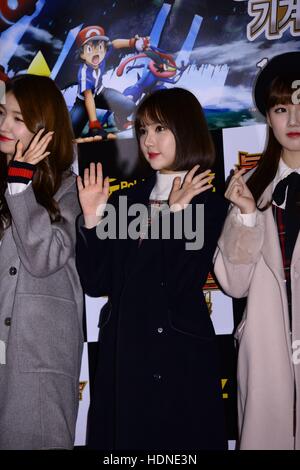 Seul in Corea. Xiv Dic, 2016. GFRIEND assiste VIP premiere di Pok¨¦mon il filmato: Volcanion e la meraviglia di meccanica a Seul, in Corea il 14 dicembre, 2016.(Cina e Corea diritti) © TopPhoto/Alamy Live News Foto Stock