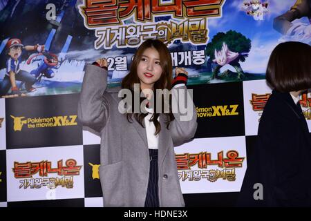 Seul in Corea. Xiv Dic, 2016. GFRIEND assiste VIP premiere di Pok¨¦mon il filmato: Volcanion e la meraviglia di meccanica a Seul, in Corea il 14 dicembre, 2016.(Cina e Corea diritti) © TopPhoto/Alamy Live News Foto Stock