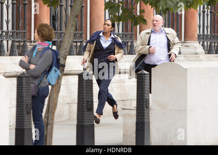 Riprese per i figli agiscono, basato sul romanzo di Ian McEwan inizia al di fuori della Royal Courts of Justice. Dotato di: atmosfera dove: Londra, Regno Unito quando: 22 Ott 2016 Foto Stock