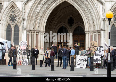 Riprese per i figli agiscono, basato sul romanzo di Ian McEwan inizia al di fuori della Royal Courts of Justice. Dotato di: atmosfera dove: Londra, Regno Unito quando: 22 Ott 2016 Foto Stock