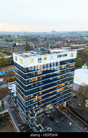 Vista di Londra dalla parte superiore della torre di arcata, a nord di Londra, Regno Unito, novembre 2013. L'edificio è stato rinnovato e ribattezzato Vantage Point. Foto Stock