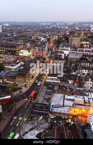 Vista di Londra dalla parte superiore della torre di arcata, a nord di Londra, Regno Unito, novembre 2013. L'edificio è stato rinnovato e ribattezzato Vantage Point. Foto Stock