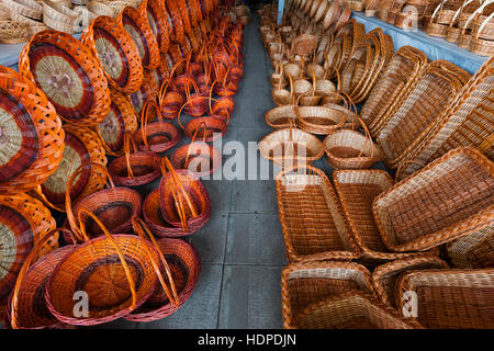 Cestini colorati in file, Tashkent, Uzbekistan Foto Stock