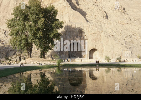 KERMANSHAH, IRAN - Ottobre 3, 2016: Grotte Taq-e Bostan, sito storico di Kermanshah il 3 ottobre 2016 in Iran, in Asia Foto Stock