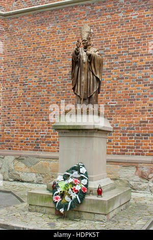 Papa Giovanni Paolo II il monumento di Drohobych in Ucraina occidentale Foto Stock