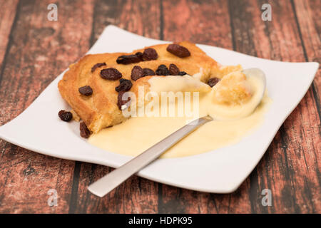Close-up di il budino di pane e burro con crema pasticcera Foto Stock