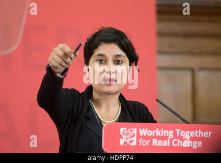 Sharmishta Chakrabarti, la Baronessa Chakrabarti, CBE, comunemente noto come Shami Chakrabarti, sedie una discussione sui diritti umani per la manodopera Foto Stock