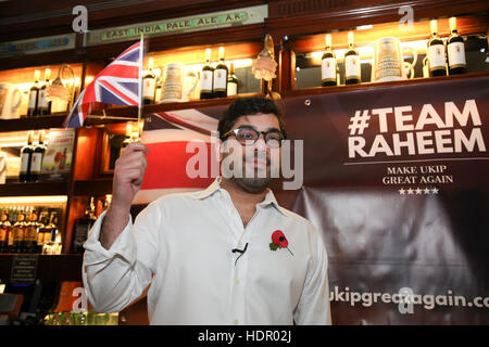 Raheem Kassam lancia la sua offerta per essere il prossimo leader del partito UKIP a parte i sostenitori di Westminster Arms pub in Westminster, Londra. Dotato di: Raheem Kassam dove: Londra, Regno Unito quando: 28 Ott 2016 Foto Stock