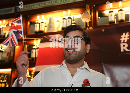 Raheem Kassam lancia la sua offerta per essere il prossimo leader del partito UKIP a parte i sostenitori di Westminster Arms pub in Westminster, Londra. Dotato di: Raheem Kassam dove: Londra, Regno Unito quando: 28 Ott 2016 Foto Stock