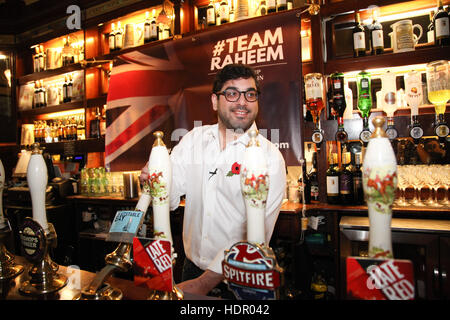 Raheem Kassam lancia la sua offerta per essere il prossimo leader del partito UKIP a parte i sostenitori di Westminster Arms pub in Westminster, Londra. Dotato di: Raheem Kassam dove: Londra, Regno Unito quando: 28 Ott 2016 Foto Stock