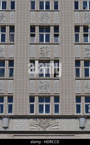 Fresko, Architektur, Karl-Marx-Allee, Friedrichshain di Berlino, Deutschland Foto Stock