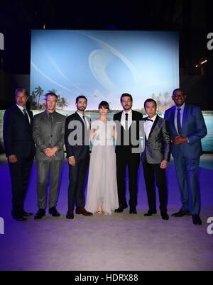 Il cast di (sinistra-destra) Mads Mikkelsen, Ben Mendelsohn, Riz Ahmed, Felicity Jones, Diego Luna, Donnie Yen e Forest Whitaker partecipando alla premiere di Rogue uno: Star Wars Storia presso la Tate Modern di Londra. Stampa foto di associazione. Picture Data: martedì 13 dicembre, 2016. Vedere PA storia SHOWBIZ Rogue uno. Foto di credito dovrebbe leggere: Ian West/PA FILO Foto Stock