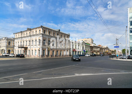 Vista di vecchi edifici. La città di Astrakhan nella Russia meridionale della città si trova sulle rive del fiume Volga Foto Stock