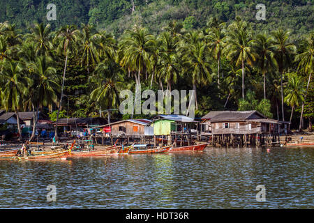 Tradizionale villaggio di pescatori in Koh Muk isola, Thailandia Foto Stock