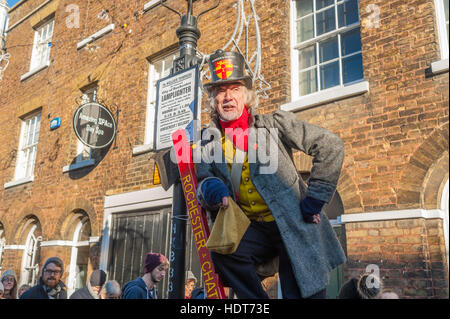 "Lamplighter' attore al 2016 Dickensian Festival di Natale in Rochester Kent Foto Stock