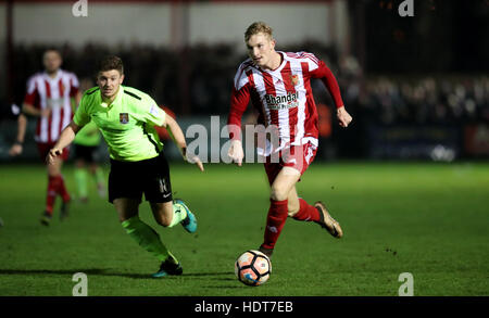 Stourbridge Chris Lait durante la Emirates FA Cup, Secondo turno Replay presso il Memoriale di guerra di massa atletica, Stourbridge. Stampa foto di associazione. Picture Data: martedì 13 dicembre, 2016. Vedere PA storia SOCCER Stourbridge. Foto di credito dovrebbe leggere: David Davies/filo PA. Restrizioni: solo uso editoriale nessun uso non autorizzato di audio, video, dati, calendari, club/campionato loghi o 'live' servizi. Online in corrispondenza uso limitato a 75 immagini, nessun video emulazione. Nessun uso in scommesse, giochi o un singolo giocatore/club/league pubblicazioni. Foto Stock