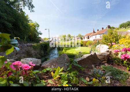 Guardando lungo il Cheddar Yeo in Cheddar, Somerset, Regno Unito Foto Stock