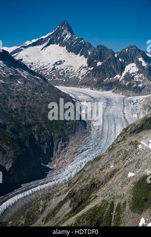 Fotografia aerea, ghiacciaio Fiescher nella parte anteriore del Finsteraarhorn e Wasenhorn, ghiacciaio della valle con morene, Cantone del Vallese Foto Stock