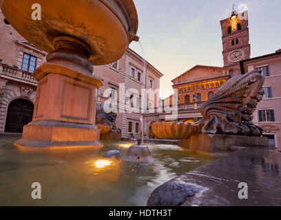 Piazza Santa Maria in Trastevere. Roma, Italia Foto Stock