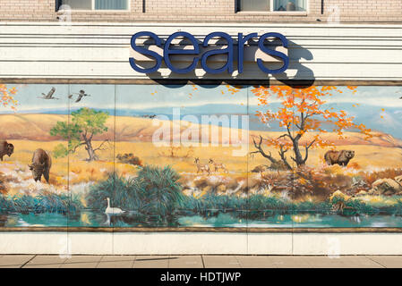 La fauna selvatica murale, da Bill Ross e Jan Sovak, sull'edificio Sears in Toppenish, una città nel centro di Washington conosciuto per i suoi murales. Foto Stock