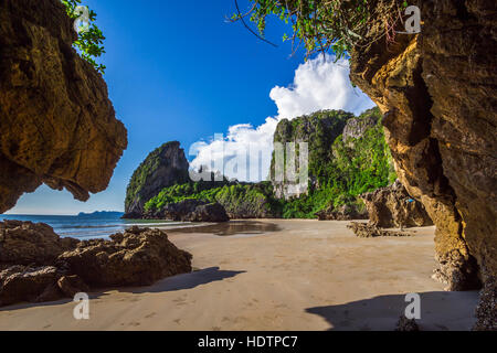 Spiaggia di Hat Chao Mai parco nazionale in Thailandia Foto Stock