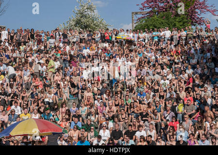 Bear Pit karaoke Mauerpark Berlino Germania Foto Stock