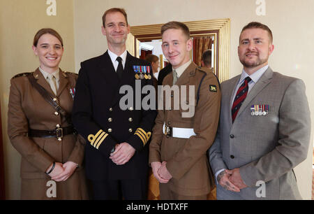 (Da sinistra a destra) capitano Hannah Winterbourne, marchio Commodore Vartan, privato Jake Farr e ritirato Caporale Stuart Robinson, che sono tutti i candidati per un Millie, Il Sole Premio militare, a Grange City Hotel di Londra. Foto Stock