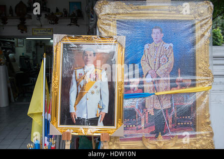 Una foto del re Vajiralongkorn in un negozio nella città di Bangkok su 7. 12. 2016 in Thailandia Foto Stock