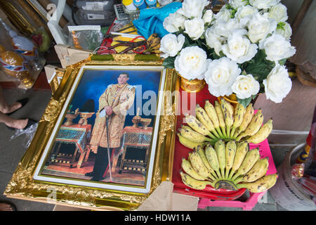 Una foto del re Vajiralongkorn in un negozio nella città di Bangkok su 7. 12. 2016 in Thailandia Foto Stock