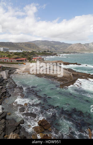 Hermanus costa e il vecchio porto, Hermanus, Western Cape, Sud Africa Foto Stock