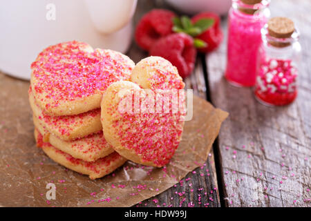 Il giorno di San Valentino a forma di cuore i cookie Foto Stock