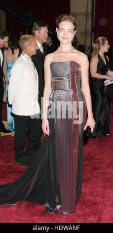 Natalia Vodianova arriva al 77th annuale di Academy Awards a Los Angeles il 27 febbraio 2005. Photo credit: Francesco Specker Foto Stock