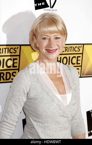 Helen Mirren arriva al decimo Annnual critico le Choice Awards di Los Angeles, California, domenica 10 gennaio, 2005. Photo credit: Francesco Specker Foto Stock